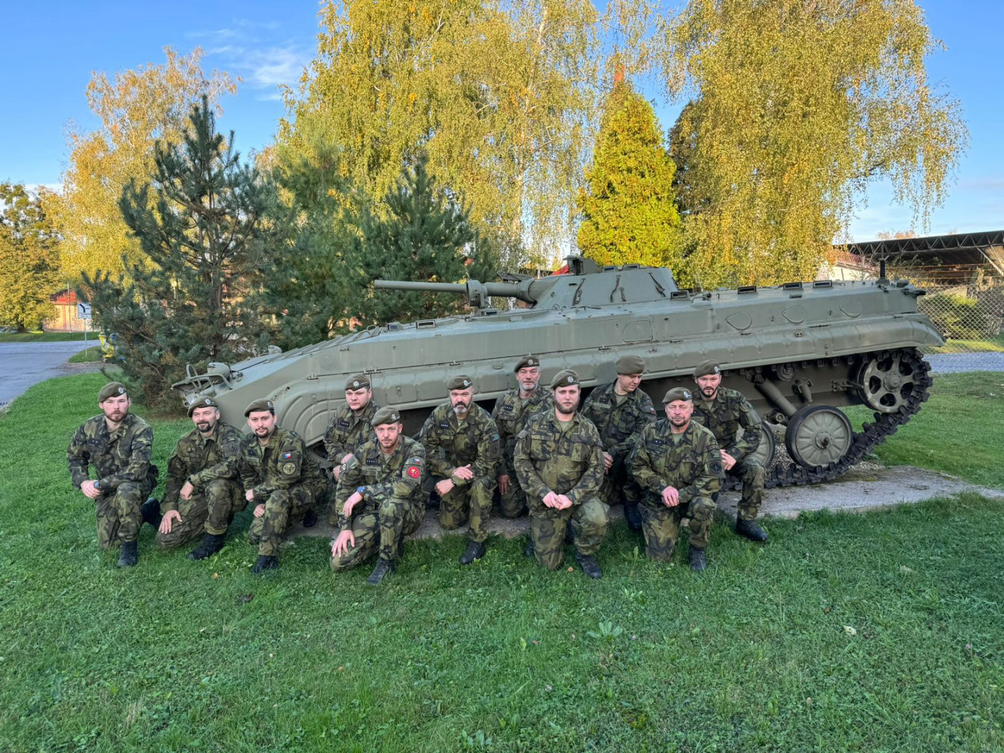 Záložáci úspěšně absolvovali kurz střelce-operátora BVP-2