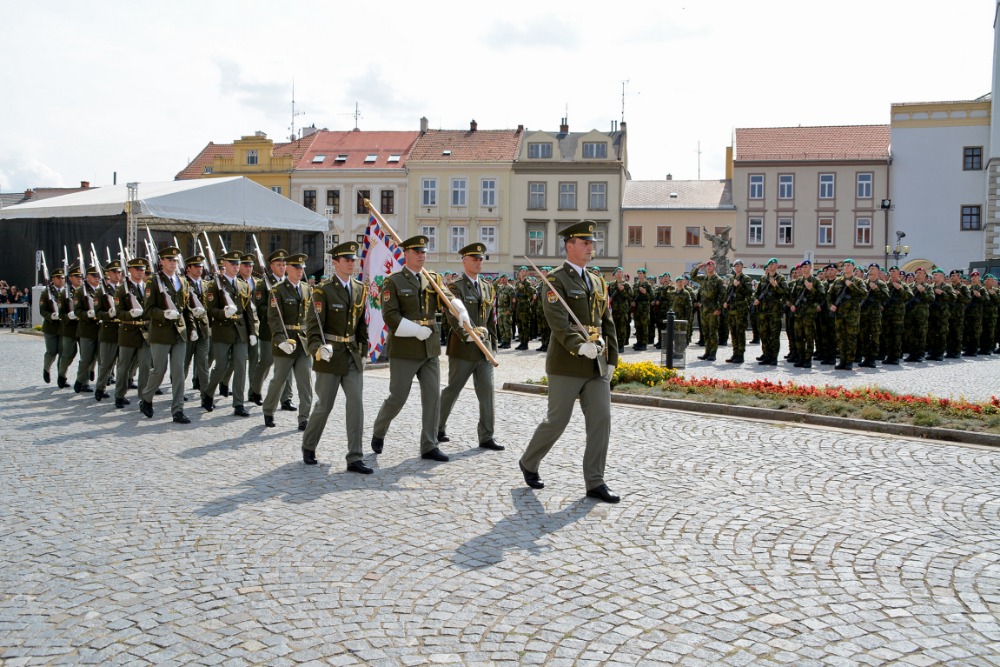 Slavnostní vojenská přísaha, ale i předávání absolventských dekretů