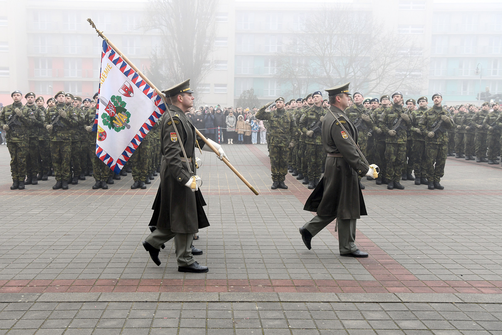 Slavnostní vojenská přísaha ve Vyškově: Rekruti završili výcvik a vstoupili do armádní rodiny