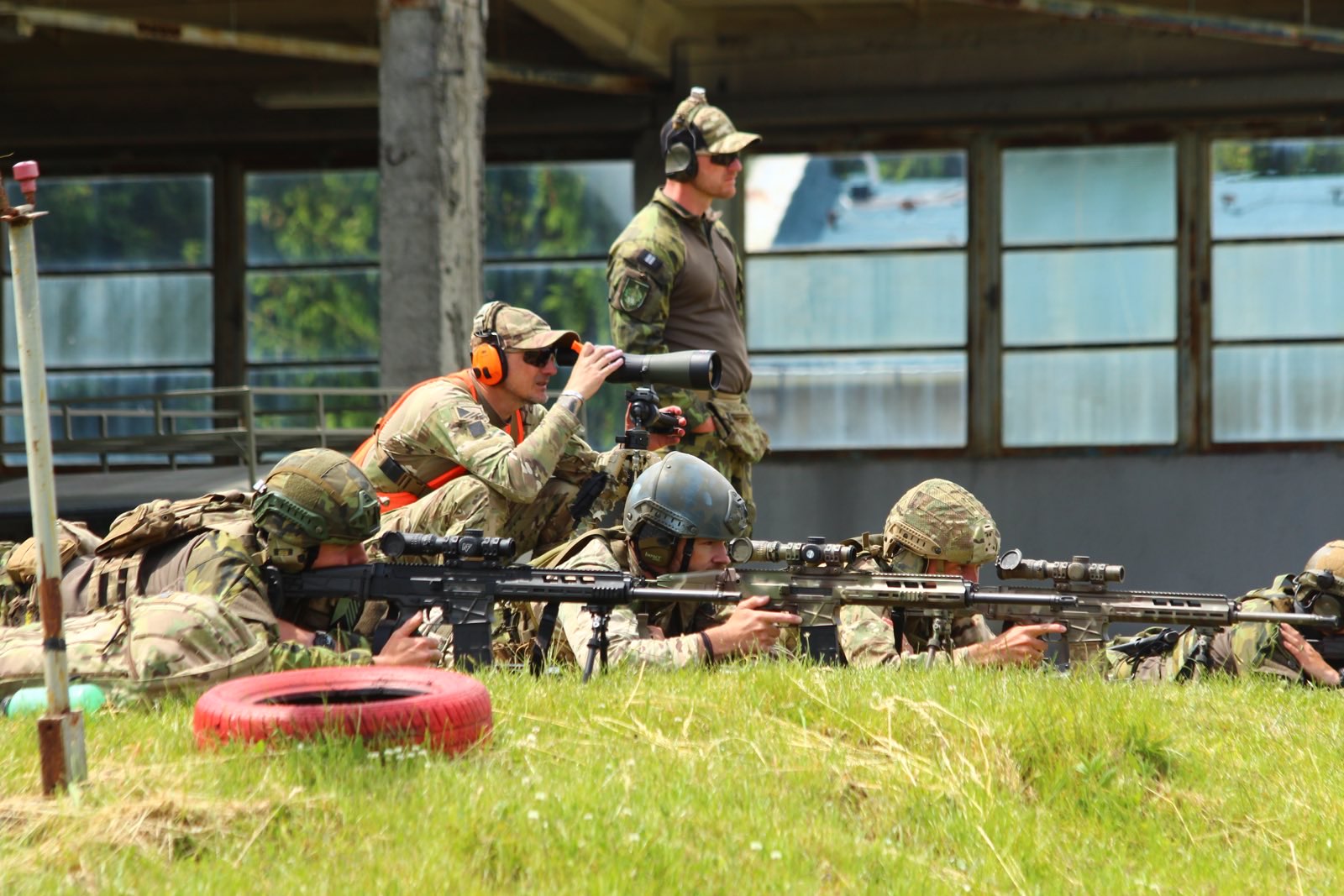 Instruktor – střelec operátor pušky pro přesnou střelbu