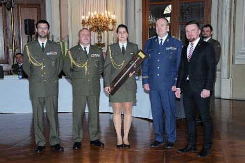 Nejlepší absolventkou Kurzu pro nižší důstojníky se stala poprvé žena