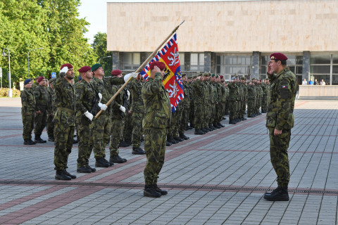 Den ozbrojených sil České republiky ve znamení slavnostních nástupů a oceňování
