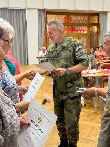 Nezapomínej: Motto certifikátu absolventů jubilejního ročníku naší Akademie 3. věku 